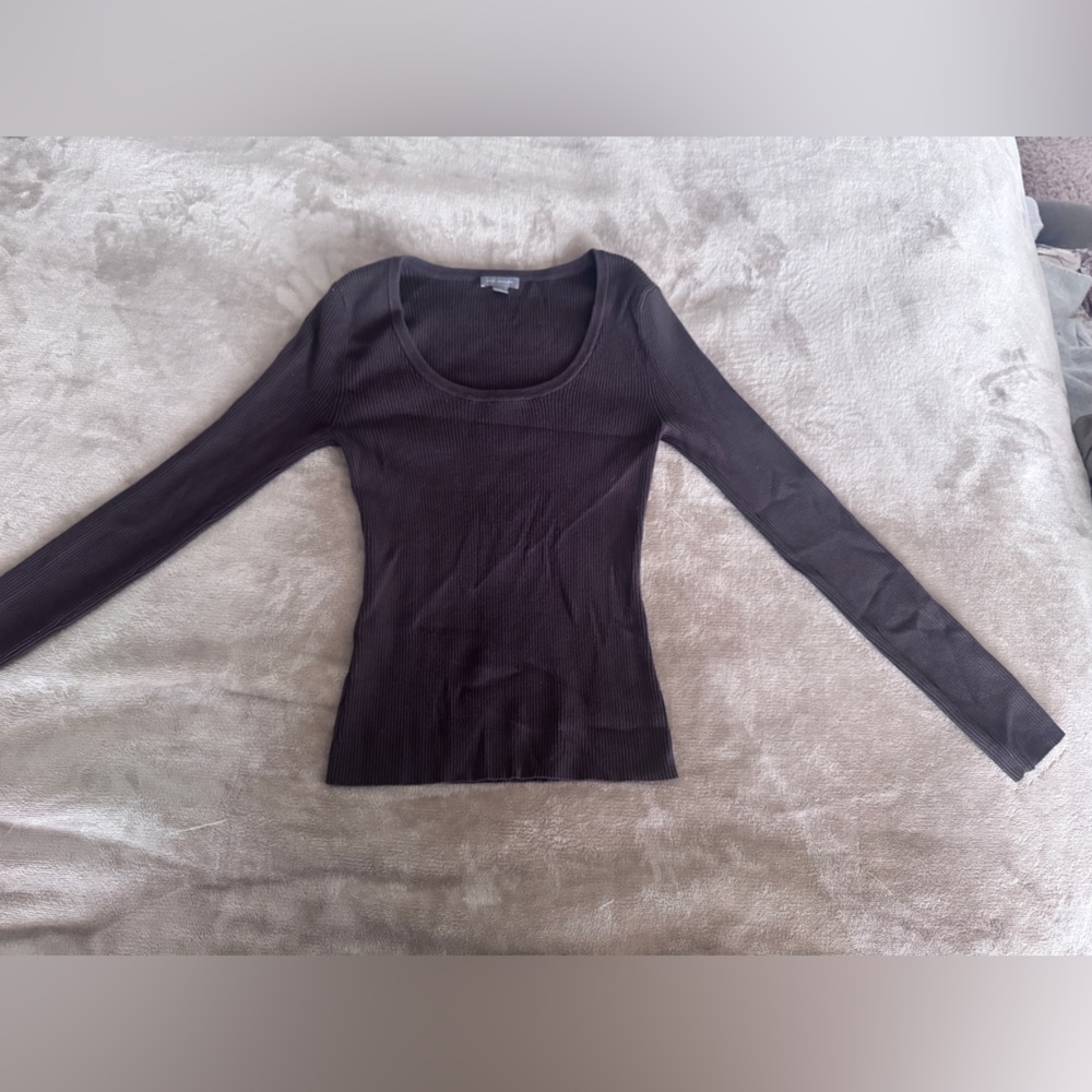 Ann Taylor ribbed scoop neck top. Size x- small color brown